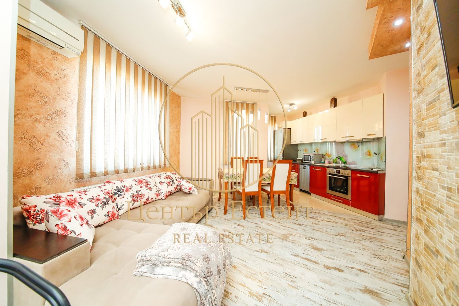 Продава 3-СТАЕН, гр. Плевен, Идеален център