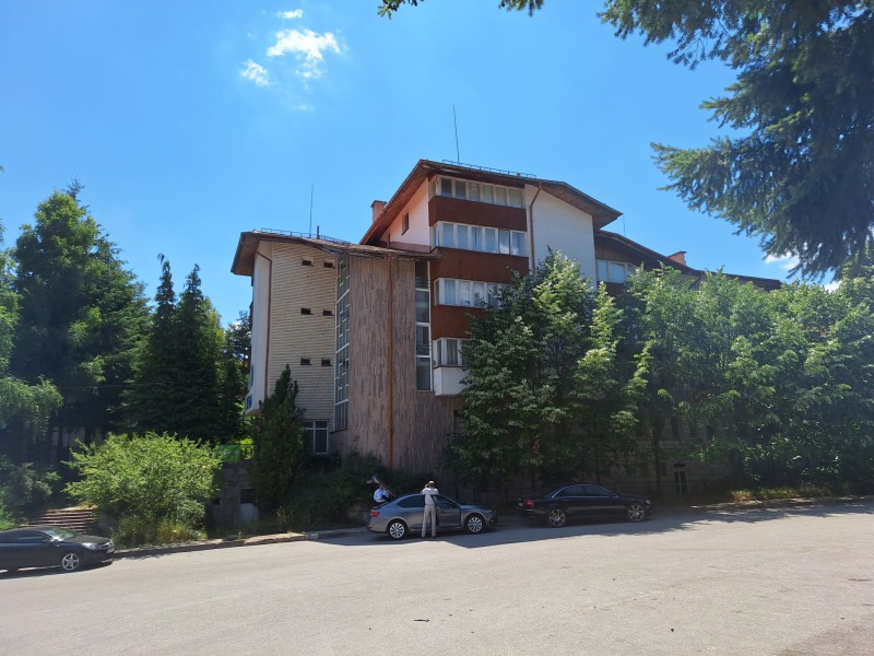 Продава ХОТЕЛ в област Смолян, гр. Доспат - 1790 кв.м / 525 000 € » 1 026 810.75 лв., БАНКА ДСК-ДИРЕКЦИЯ НЕДВИЖИМИ ИМОТИ
