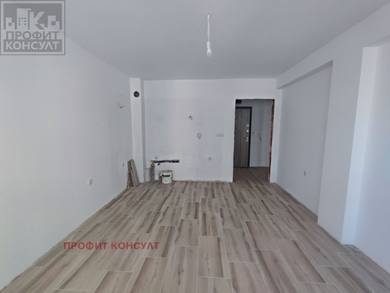 Продава 2-СТАЕН, гр. Велико Търново, Бузлуджа, снимка 3 - Апартаменти - 52525942