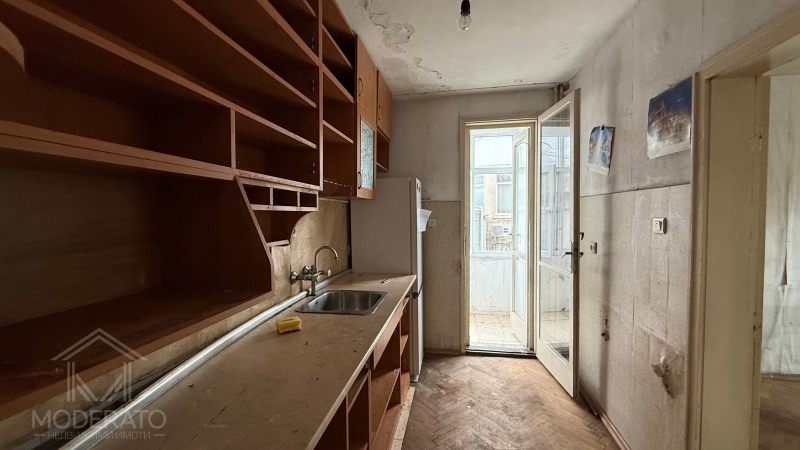 Продава МНОГОСТАЕН, гр. Бургас, Център, снимка 4 - Апартаменти - 52486905