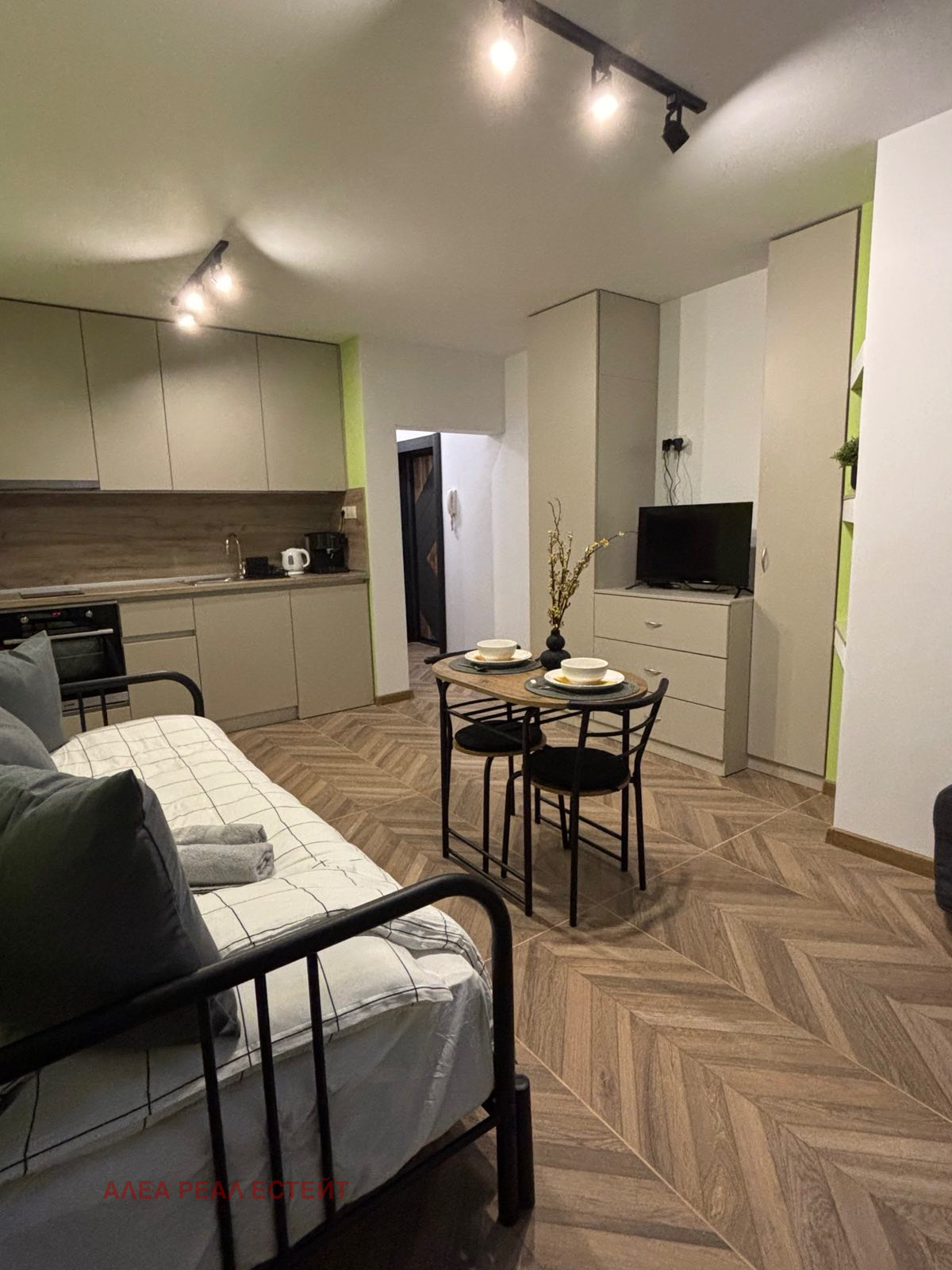 Продава 1-СТАЕН, гр. София, Център, снимка 2 - Апартаменти - 53758503