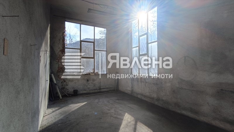 Продава ПРОМ. ПОМЕЩЕНИЕ, гр. Етрополе, област София област, снимка 7 - Производствени сгради - 55533232