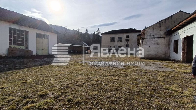 Продава ПРОМ. ПОМЕЩЕНИЕ, гр. Етрополе, област София област, снимка 4 - Производствени сгради - 55533232