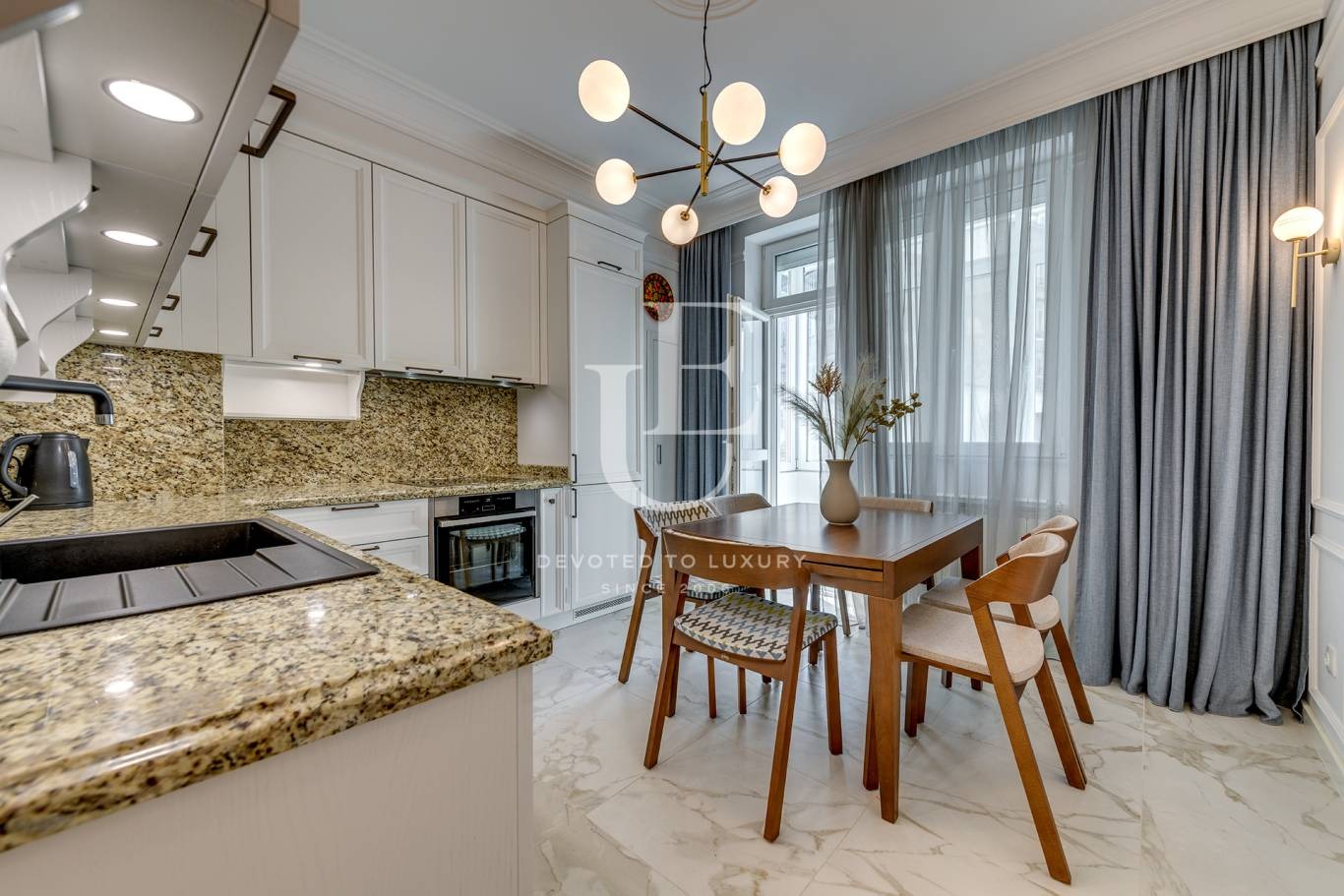 Продава 2-СТАЕН, гр. София, Център, снимка 2 - Апартаменти - 53983071