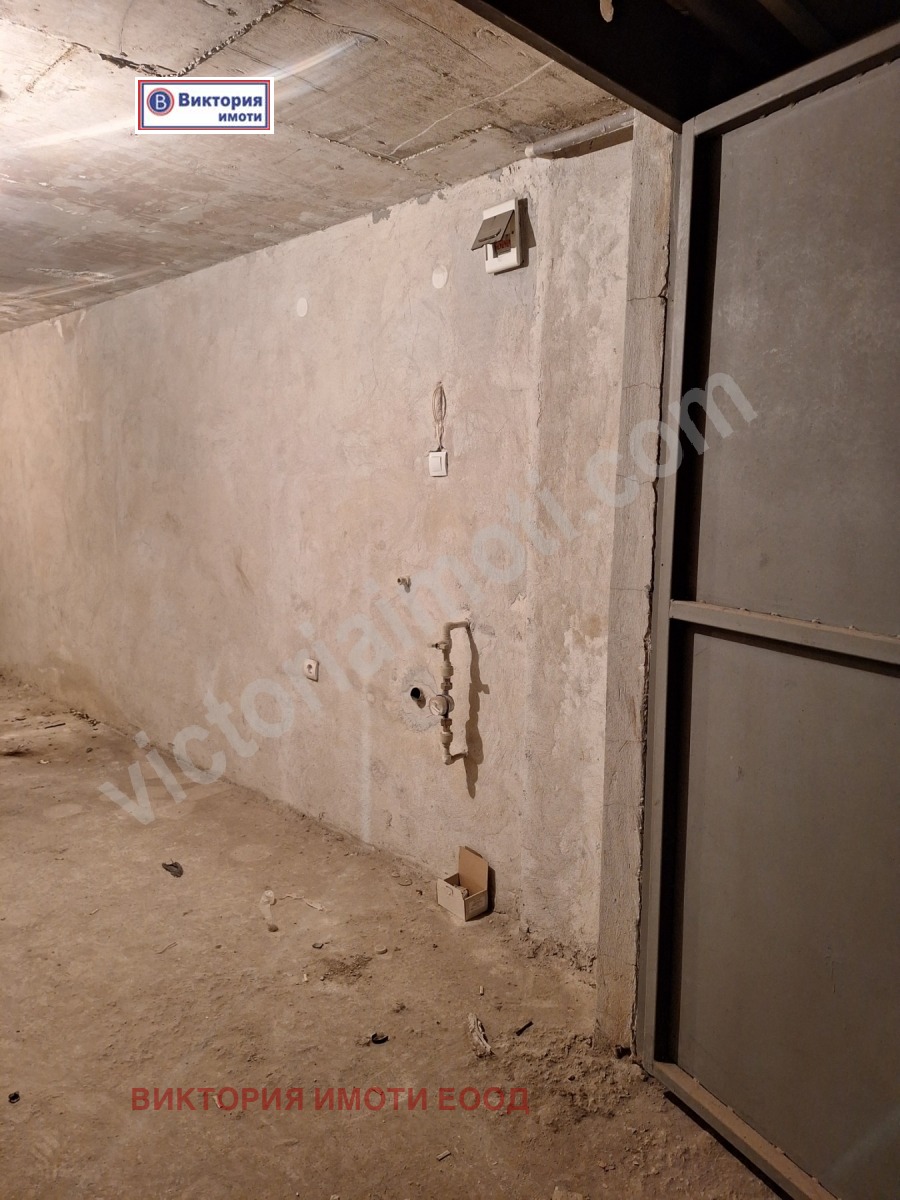 Продава ГАРАЖ, ПАРКОМЯСТО, гр. Велико Търново, Колю Фичето, снимка 2 - Гаражи и паркоместа - 47478413