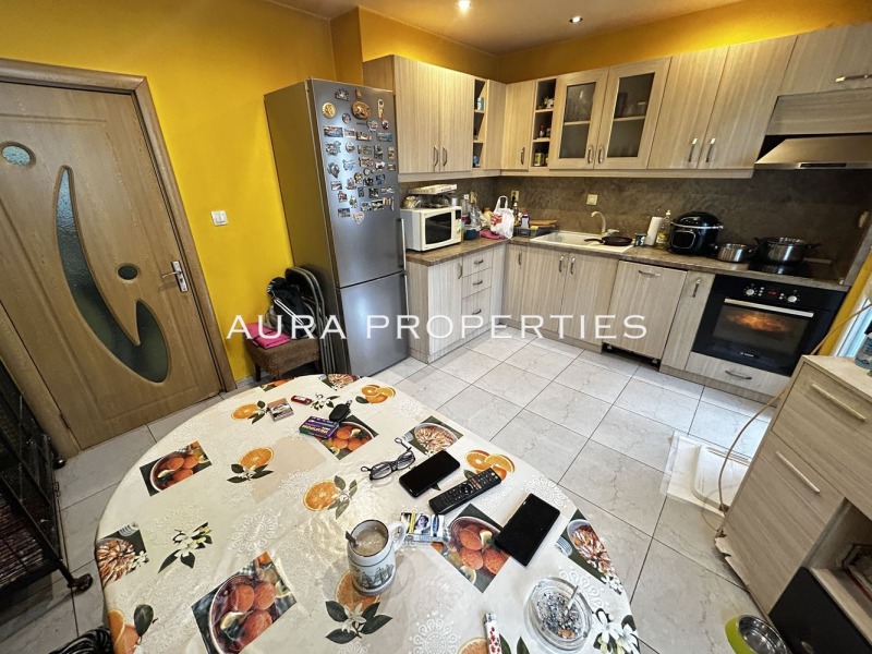 Продава МНОГОСТАЕН в град Разград, Варош - 118 кв.м / 135 000 € » 264 037.05 лв., ЕВОЛЮТ - ХП