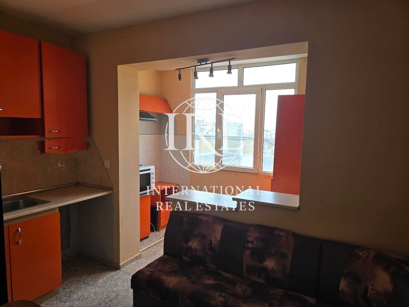 Продава 2-СТАЕН, гр. Варна, Левски 1