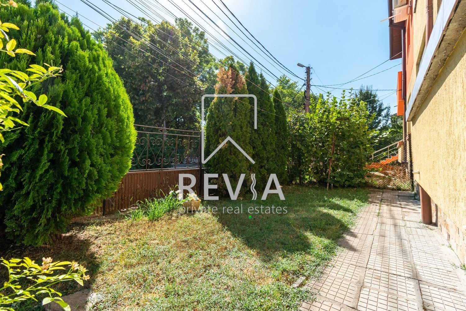 Продава КЪЩА, гр. Перник, Изток, снимка 2 - Къщи - 56180191