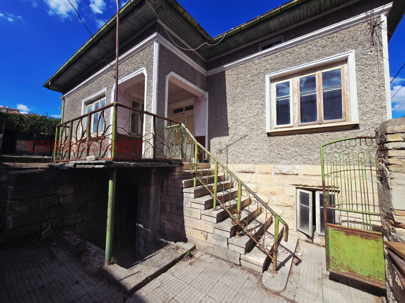 Продава КЪЩА в област Шумен, гр. Нови пазар - 130 кв.м / 70 000 € » 136 908.10 лв.
