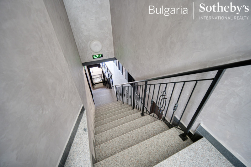 Продава МНОГОСТАЕН, гр. София, Център, снимка 3 - Апартаменти - 53087817