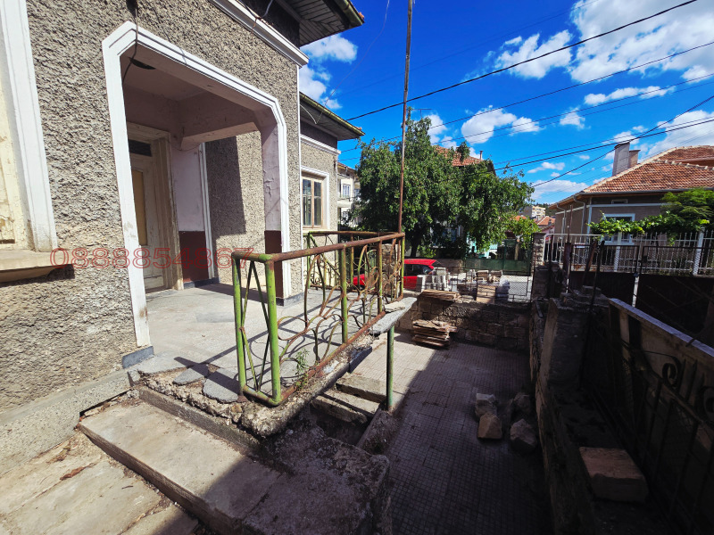 Продава КЪЩА, гр. Нови пазар, област Шумен, снимка 2 - Къщи - 52783164