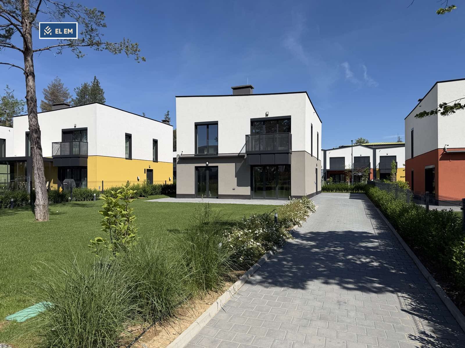 Продава КЪЩА, с. Вакарел, област София област