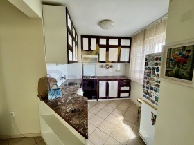 2 soverom Tsentar, Dobrisj