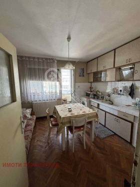 3 soverom Tsentar, Veliko Tarnovo