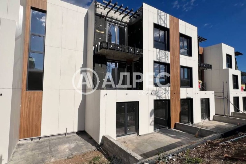 De vânzare  2 dormitoare Sofia , Ivaniane , 132 mp | 50237897