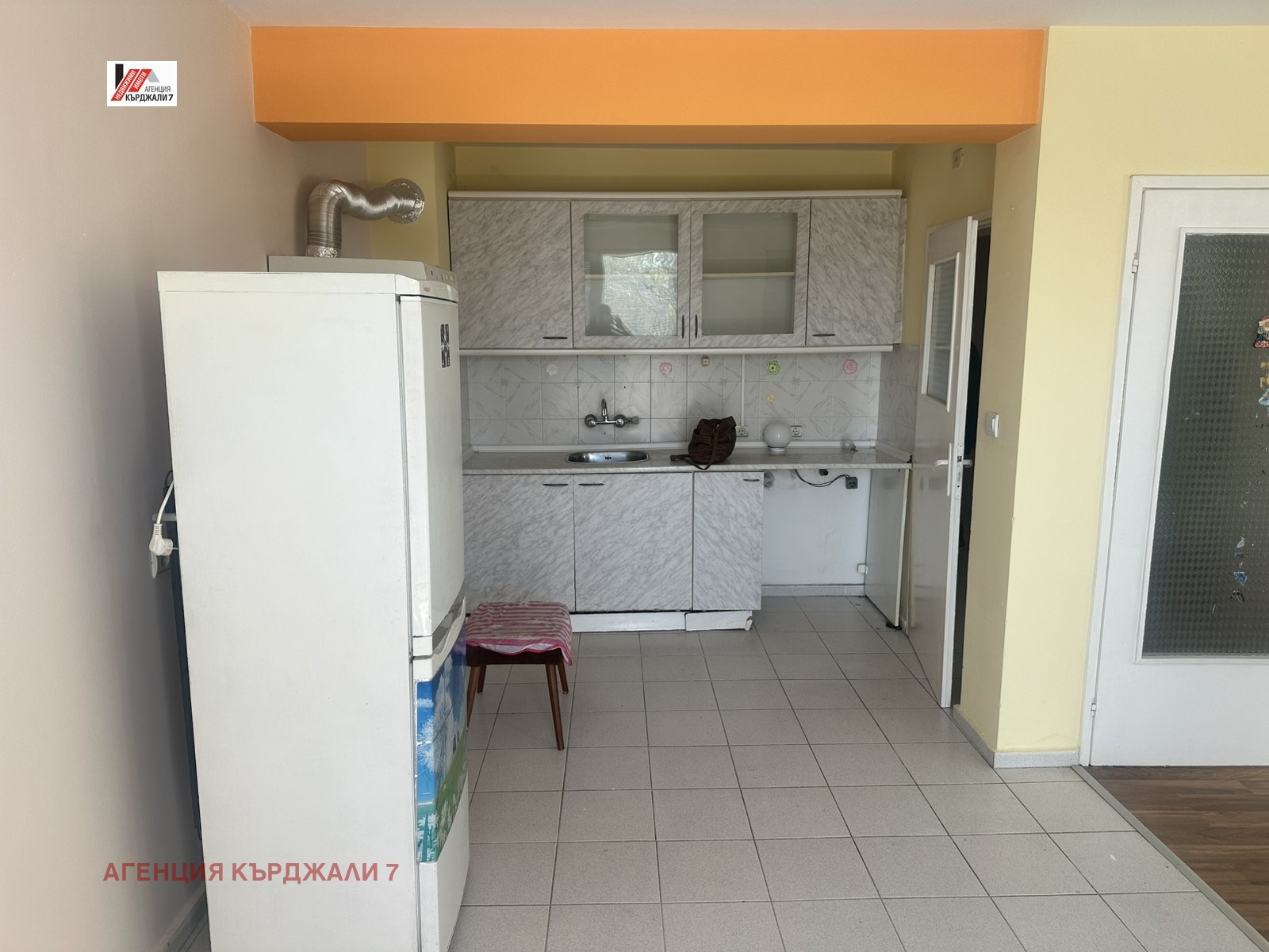 Продава МНОГОСТАЕН, гр. Кърджали, Център, снимка 4 - Апартаменти - 54627839