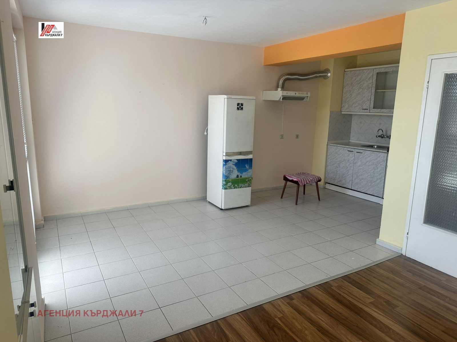 Продава МНОГОСТАЕН, гр. Кърджали, Център, снимка 3 - Апартаменти - 54627839