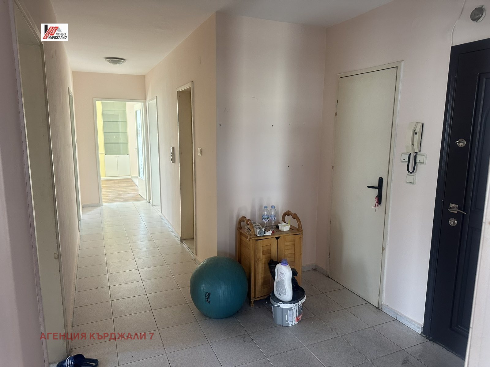 Продава МНОГОСТАЕН, гр. Кърджали, Център, снимка 6 - Апартаменти - 54627839