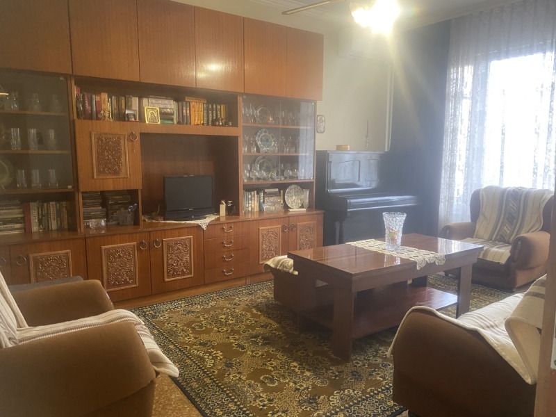 Продава 3-СТАЕН, гр. Пловдив, Център, снимка 2 - Апартаменти - 52650923