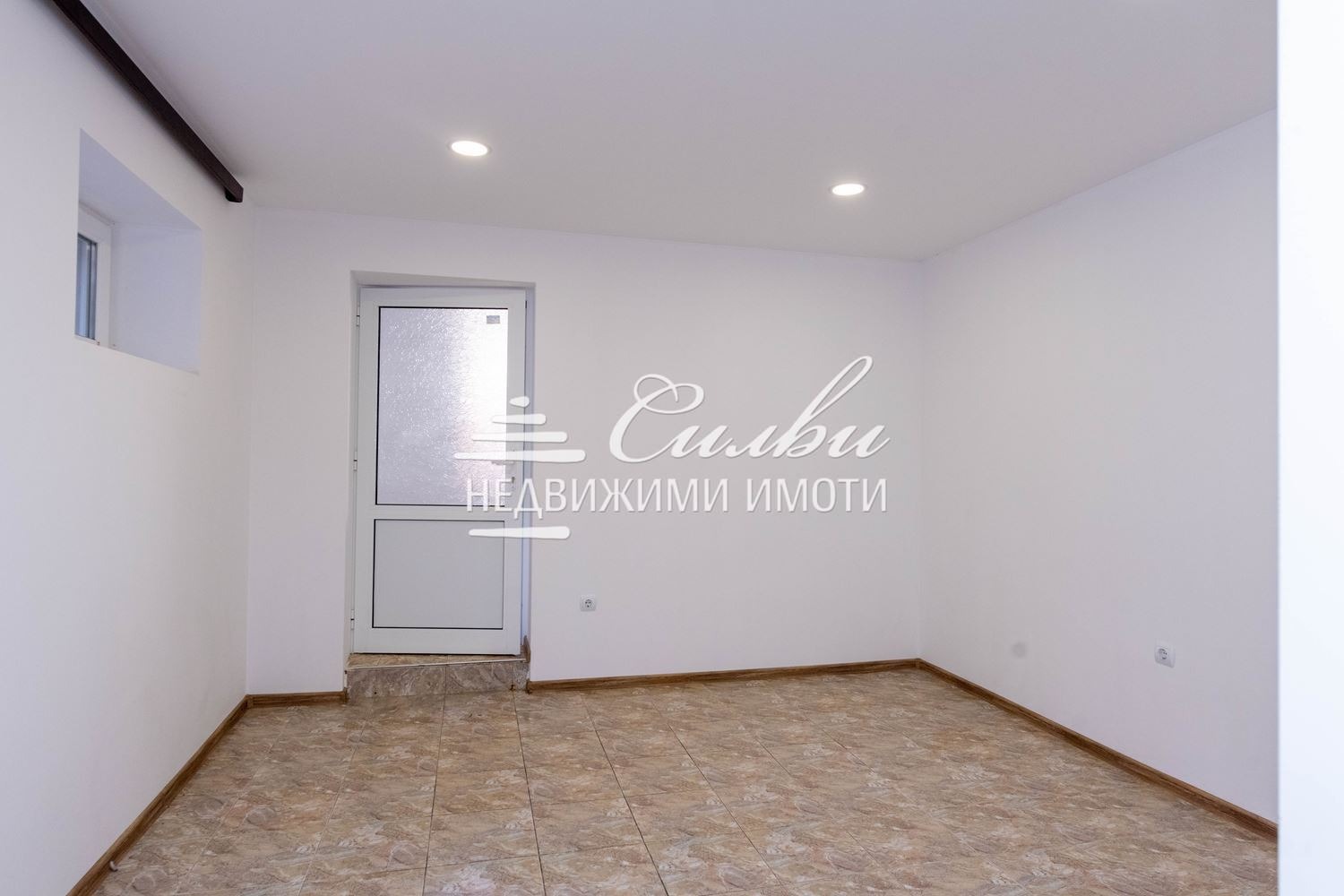 Продава ОФИС, гр. Шумен, Център, снимка 2 - Офиси - 52602521