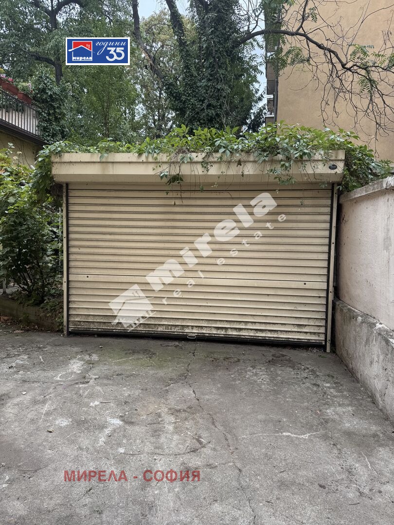 Продава ГАРАЖ, ПАРКОМЯСТО, гр. София, Център