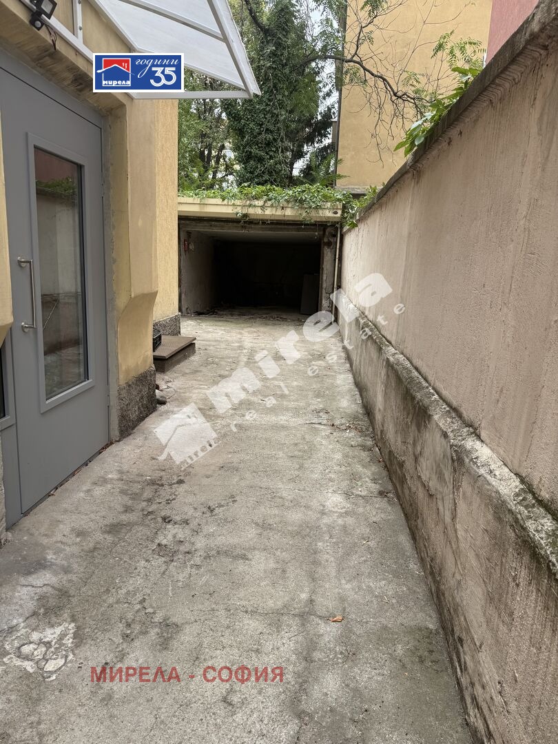 Продава ГАРАЖ, ПАРКОМЯСТО, гр. София, Център, снимка 3 - Гаражи и паркоместа - 54517626