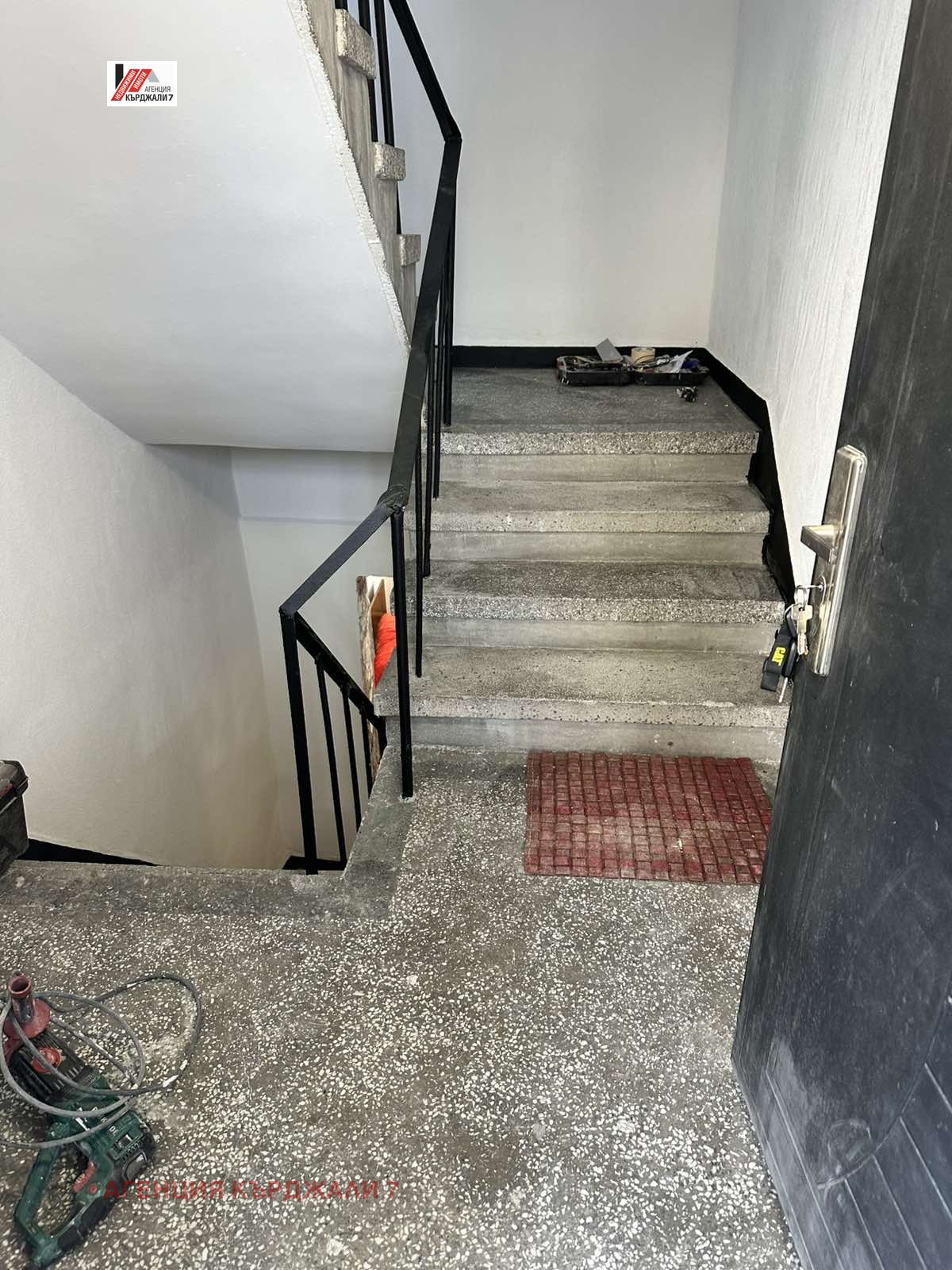 Продава КЪЩА, гр. Кърджали, Студен кладенец, снимка 13 - Къщи - 54075642