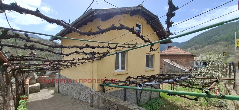 Продава КЪЩА в област Благоевград, с. Места - 86 кв.м / 68 250 € » 133 485.40 лв., БЪЛГЕРИАН ПРОПЕРТИС