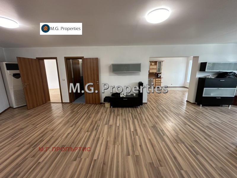 In vendita  3 camere da letto Dobrich , Tsentar , 255 mq | 16446209