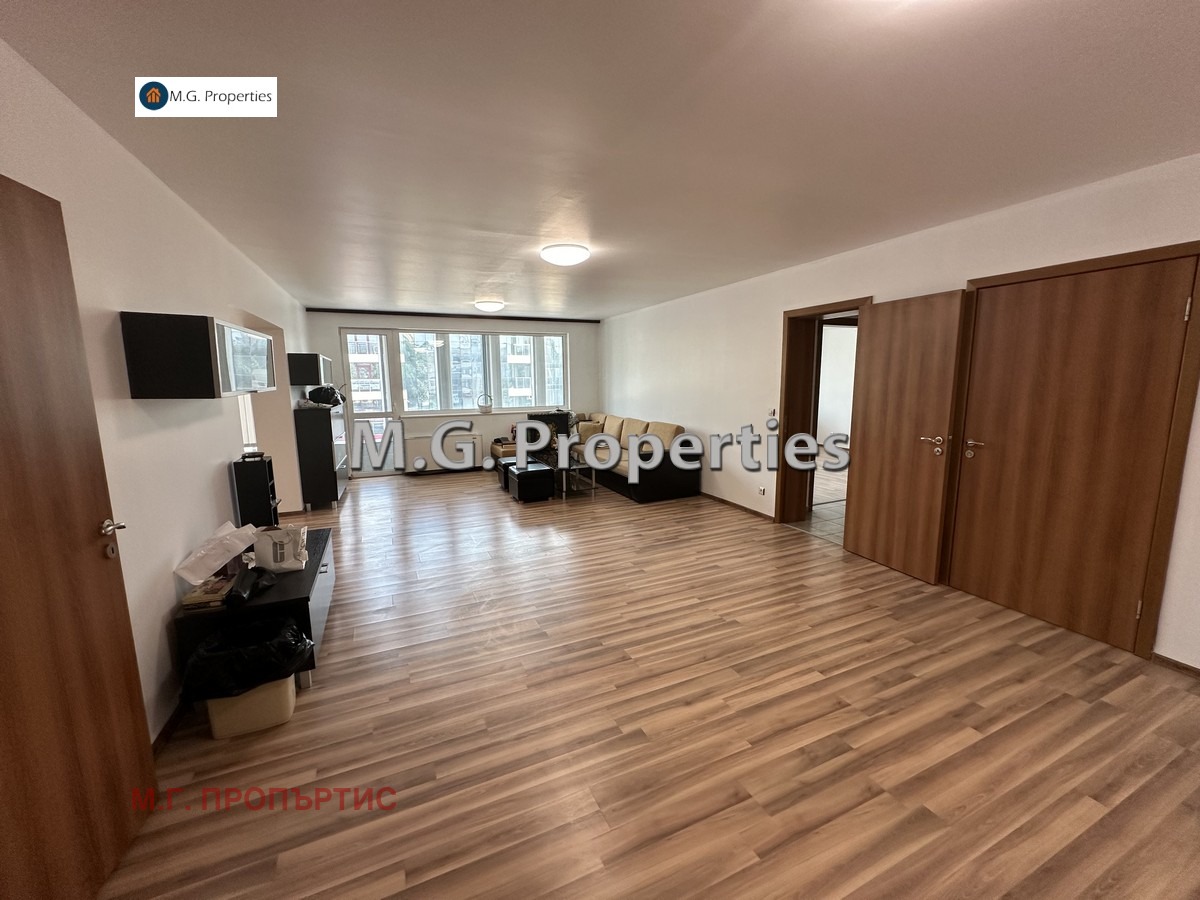 Продава 4-СТАЕН, гр. Добрич, Център, снимка 2 - Апартаменти - 50940466