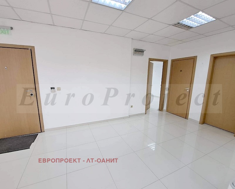 In vendita  Ufficio Sofia , Mladost 3 , 321 mq | 43668896