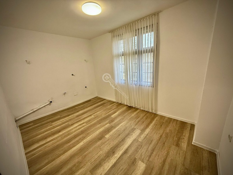 Продава КЪЩА, с. Върбица, област Велико Търново, снимка 15 - Къщи - 48476097