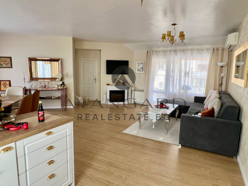 Eladó  2 hálószobás Plovdiv , Centar , 120 négyzetméter | 28135010