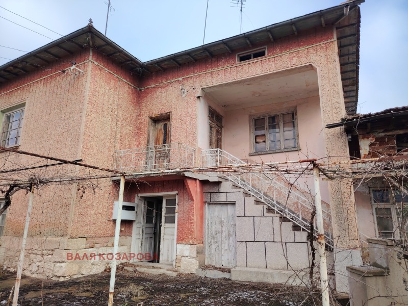 Продава КЪЩА в област Плевен, с. Комарево - 160 кв.м / 17 500 € » 34 227.03 лв., ВАЛЯ КОЗАРОВА