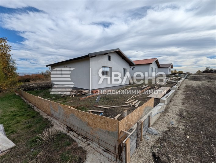 Продава КЪЩА, с. Хераково, област София област, снимка 2 - Къщи - 55214752