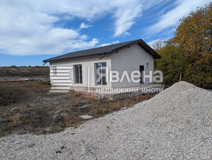 Продава КЪЩА, с. Хераково, област София област