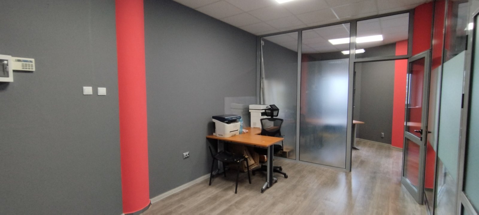 Продава ОФИС, гр. Шумен, Център, снимка 2 - Офиси - 44733299