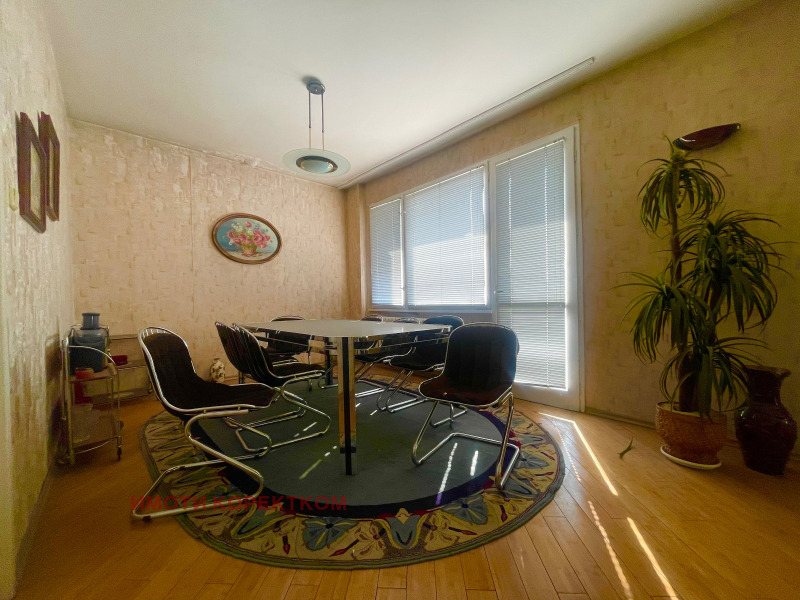 Na prodej  3+ ložnice Sofia , Iztok , 190 m2 | 18369105
