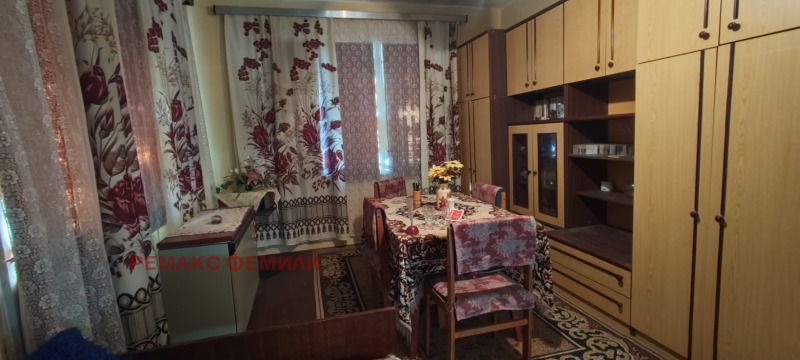 Продава КЪЩА, гр. Белослав, област Варна, снимка 13 - Къщи - 52512929