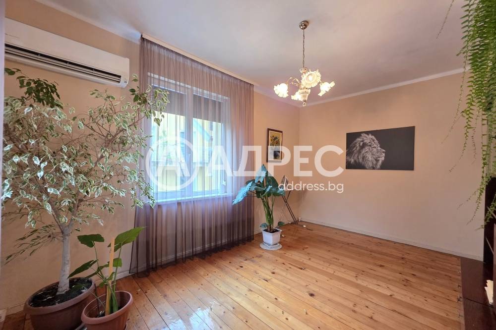 Продава КЪЩА, гр. София, Медицинска академия, снимка 2 - Къщи - 54941663
