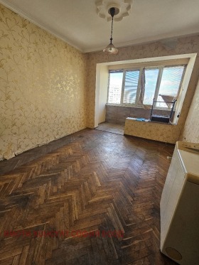 1 quarto Bakston, Sofia