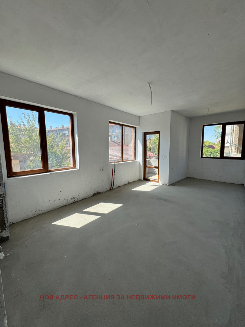 Продава  2-стаен град Търговище , Център , 66 кв.м | 45965776 - изображение [2]