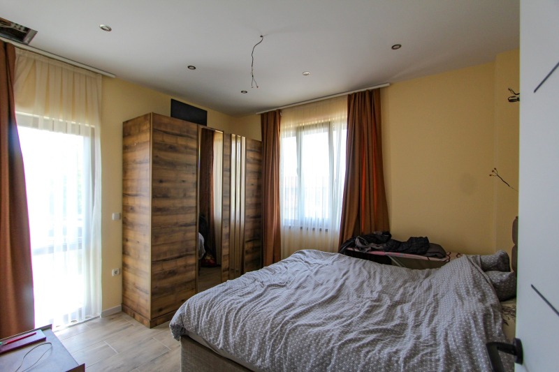 Продава КЪЩА, гр. София, с. Долни Богров, снимка 8 - Къщи - 53025456