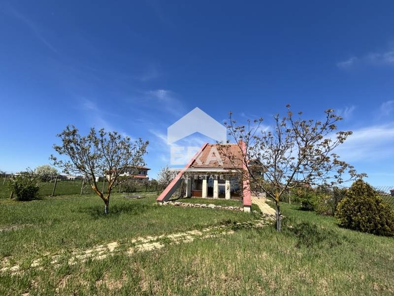 Продава КЪЩА, с. Божурец, област Добрич
