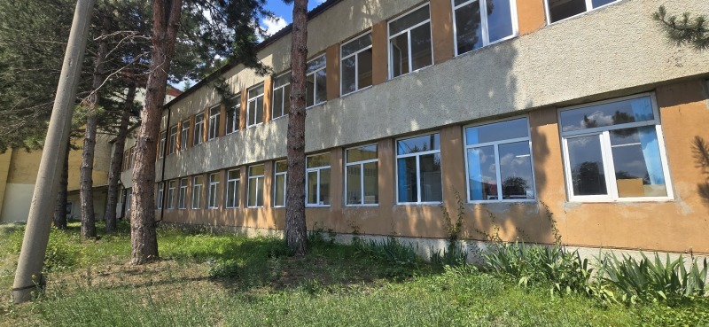 Продава ОФИС в град Шумен, Добруджански - 852 кв.м / 400 400 € » 783 114.33 лв., АДРЕС НЕДВИЖИМИ ИМОТИ - КАНТОРА ШУМЕН