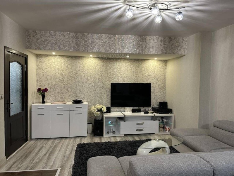 Продава МНОГОСТАЕН, гр. Бургас, Лазур, снимка 2 - Апартаменти - 52548748