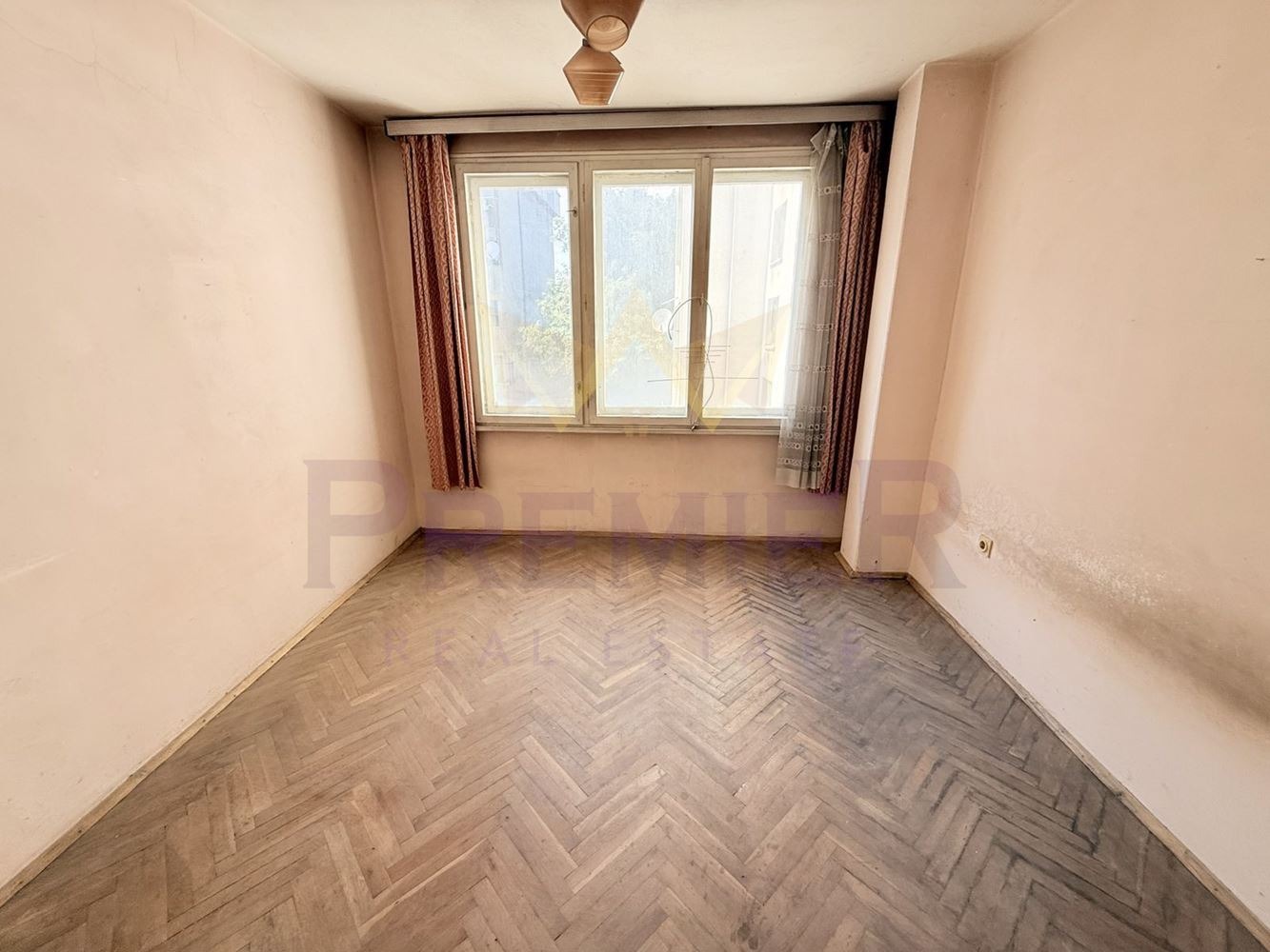 Продава 4-СТАЕН, гр. Варна, Централна поща, снимка 12 - Апартаменти - 55379051