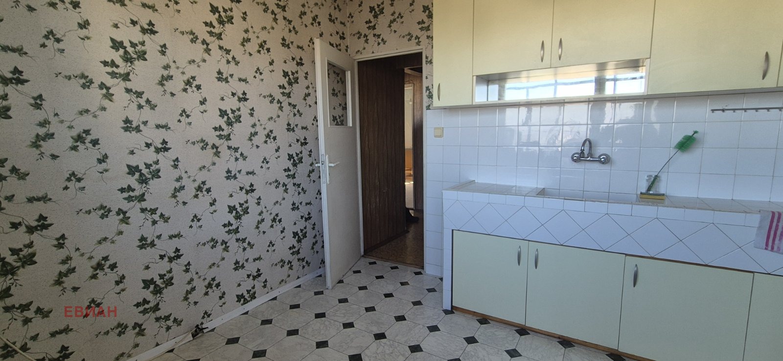 Продава 3-СТАЕН, гр. Русе, Възраждане, снимка 2 - Апартаменти - 53257590