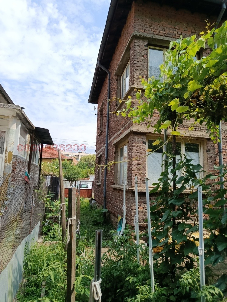 Продава КЪЩА, гр. Казанлък, област Стара Загора, снимка 3 - Къщи - 52554285