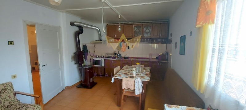 Продава КЪЩА, гр. Айтос, област Бургас, снимка 3 - Къщи - 53105766